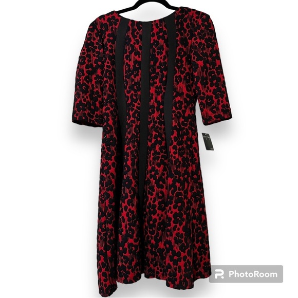 Gabby Skye size 6 dress red and black zipper close back 3/4 sleeves fit & flare - Picture 2 of 13